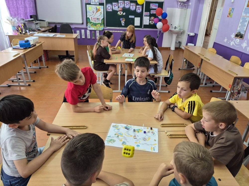 Воспитанники 1 отряда пришкольного лагеря «Дружба»  в рамках V Межрегионального чемпионата "Финансов