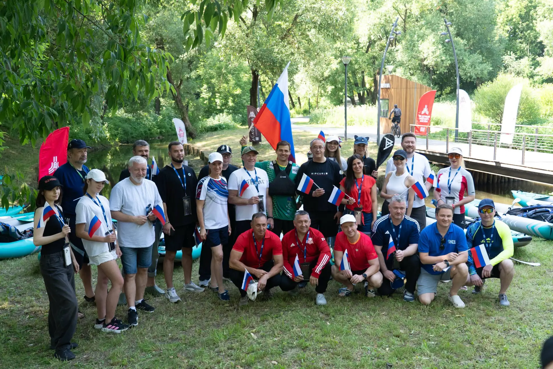 🇷🇺 🚣 Сегодня, в День России, мы с коллегами-депутатами не изменили доброй традиции и вместе приня