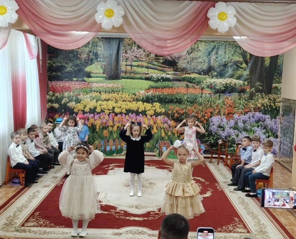 Как отметили Международный женский день в #ДО_Родничок  ☀️Утренники в старшей и подготовительной гру