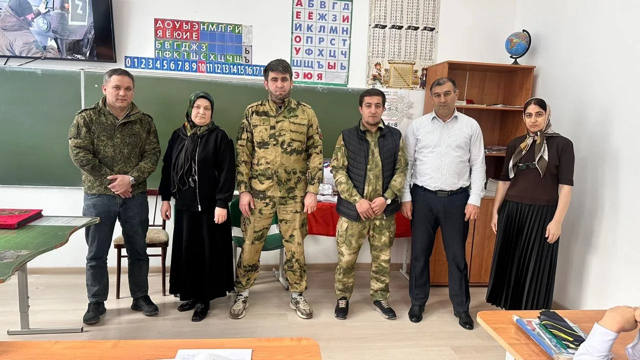 🇷🇺 Урок мужества в 1 «г» классе  ⚡️В рамках месячника патриотического воспитания в 1 «г» классе под 