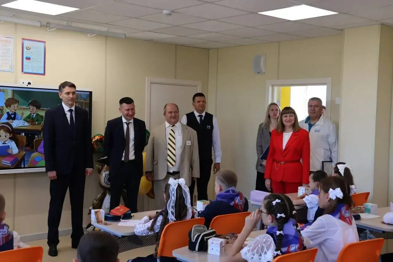 🔔 В обновлённой Луганской школе №57 имени Г. С. Петрова прозвенел первый звонок