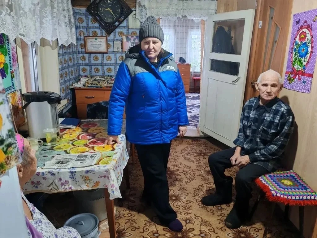 В Атнинском муниципальном районе сотрудники отделения надомного социального обслуживани...