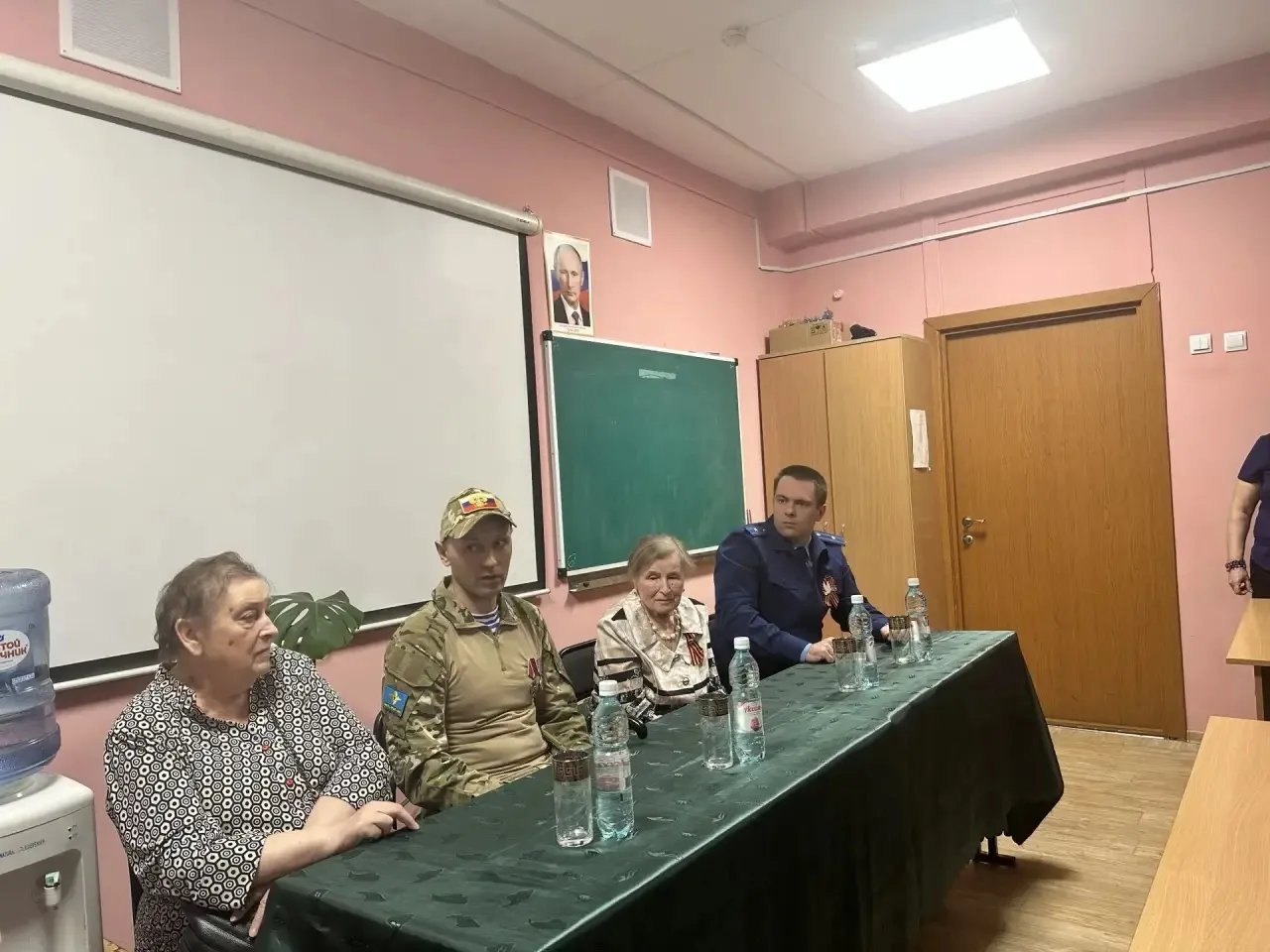 🎗🎗🎗 В преддверии празднования Победы в Великой Отечественной войне 1941-1945 гг. прокурор Октябрьско