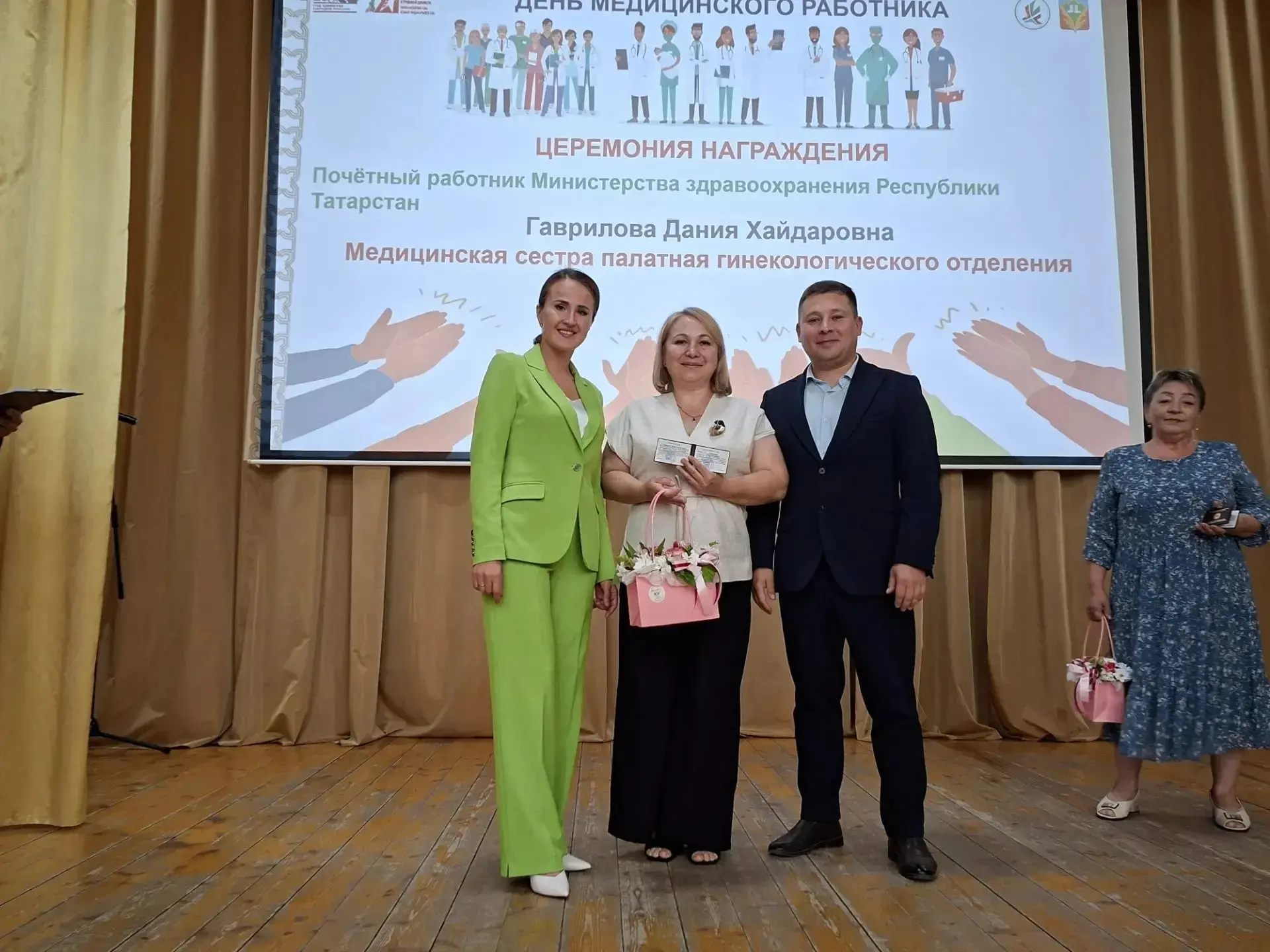 Зур Кукмара авылы мәдәният йортында табиблар, шәфкать туташлары һәм фельдшерлар хөрмәтенә концерт ое