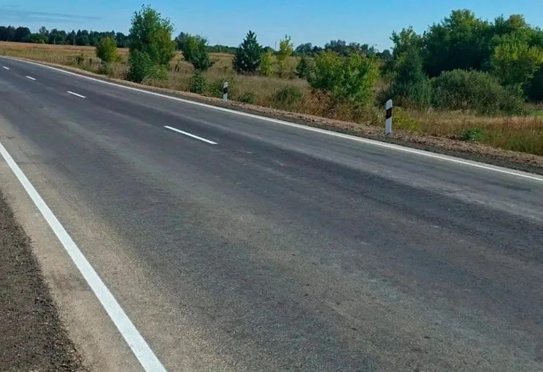 В Почепском районе Брянской области отремонтировали 6,4 км дороги «Брянск — Новозыбков»...