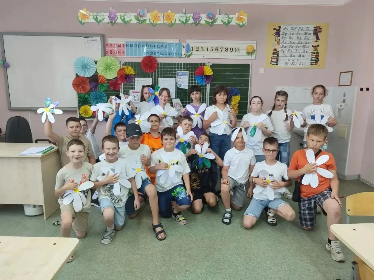 🌼🌼🌼 Наш пришкольный лагерь "Солнышко " поздравляет всех с праздником! С Днём семьи, любви и верно
