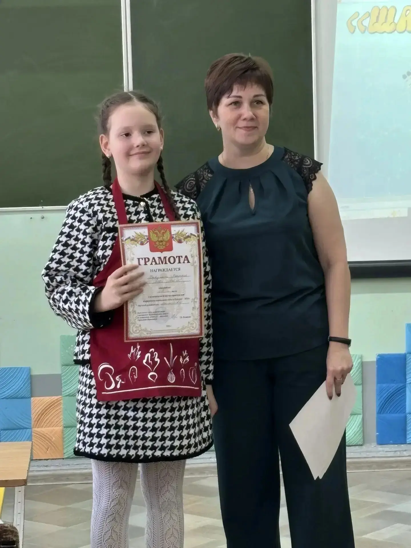 Первые шаги в науку сделаны! 🎉  1 апреля наши юные исследователи из начальной школы с гордостью пред
