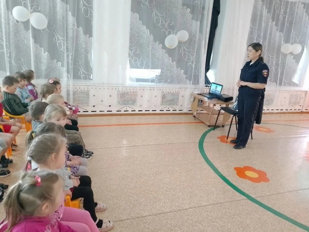 Наши дети осваивают ПДД!