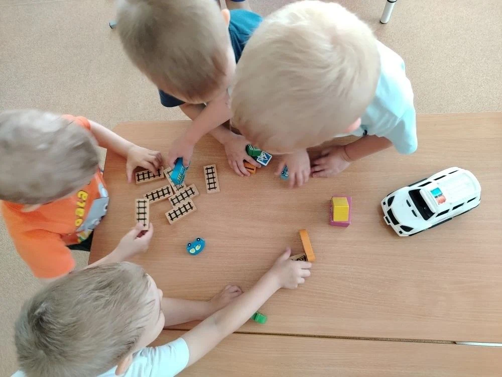 🚦 В стране дорожных знаков.
Безопасность детей на дороге — это то, чему нужно учить с самого раннег