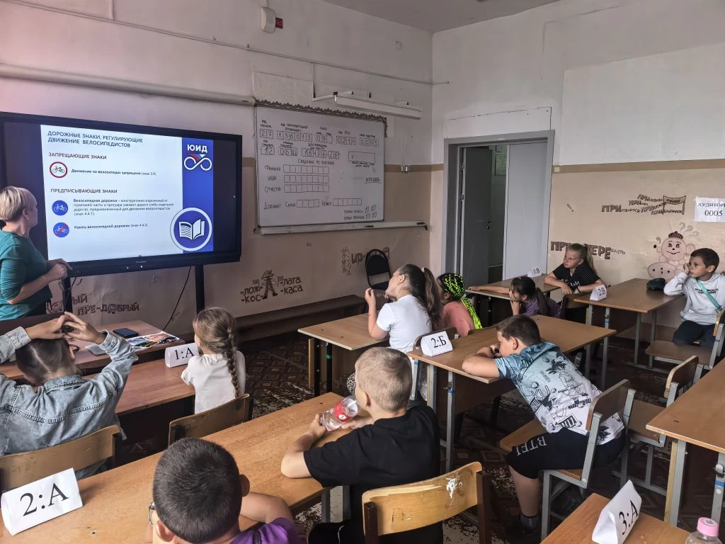 🚦🛴🚲 Юные инспекторы дорожного движения продолжают изучать ПРАВИЛА ДОРОЖНОГО ДВИЖЕНИЯ! 🚦🛴🚲 Рабо