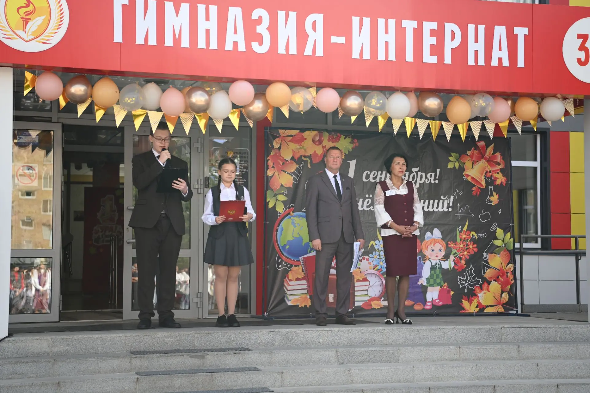 Сегодня в МБОУ «Гимназия‑интернат № 34» НМР РТ прошла торжественная линейка, посвящённа...