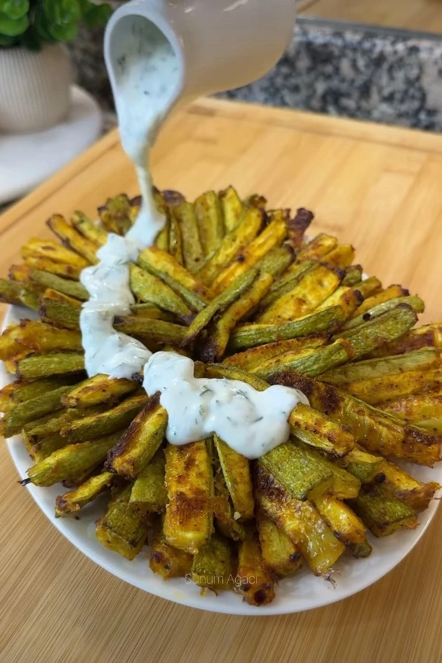 🥒 Запечённые кабачки со специями — хрустящие и очень вкусные 😍✨

Даже те, кто не любит кабачки, оц