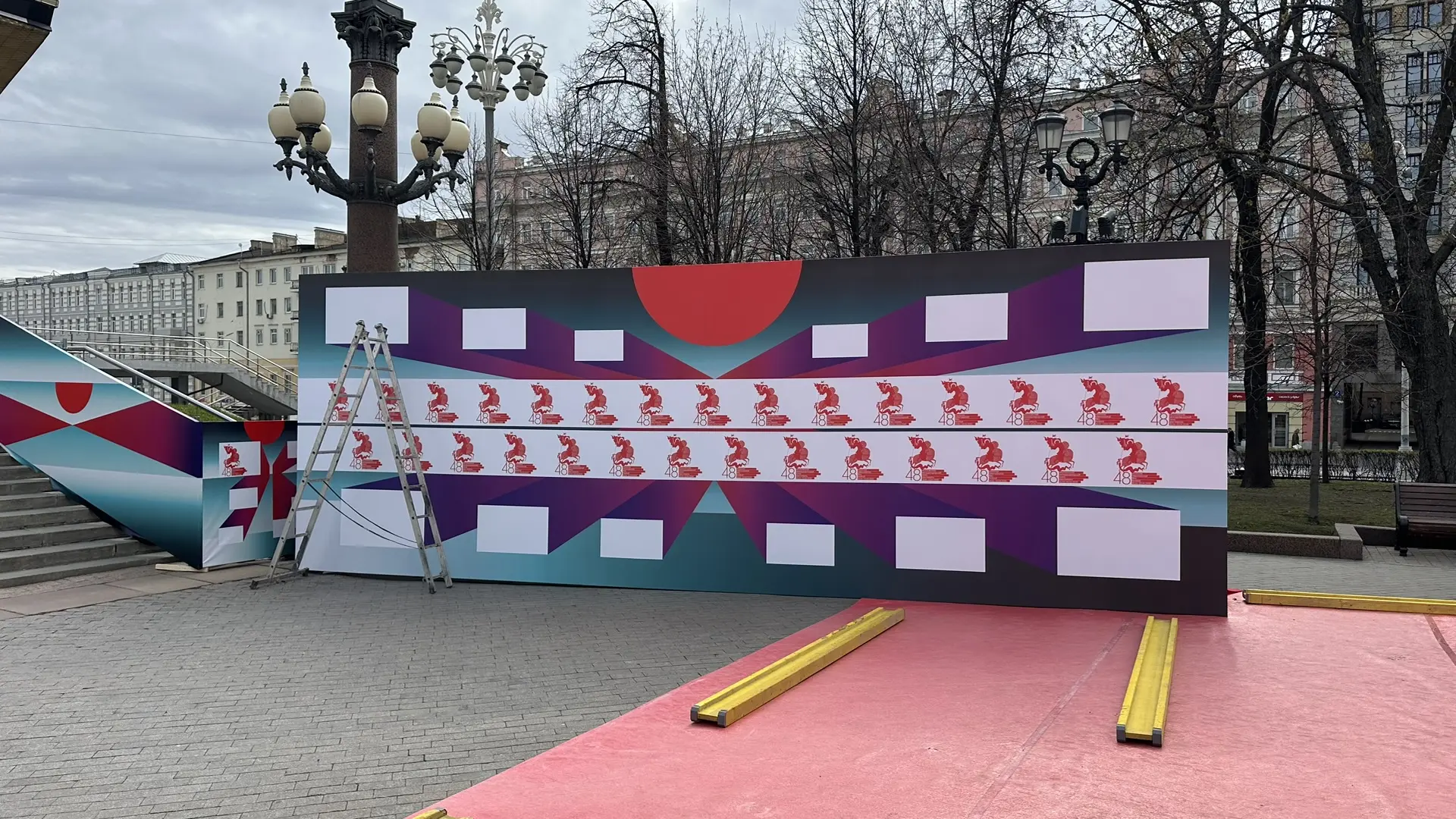 Пробовали посчитать, сколько лет строим ММКФ , насчитали 15 и сбились. Один из самых любимых проекто