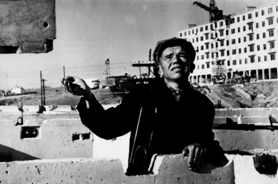 Улицу Свердлова застраивают пятиэтажками.