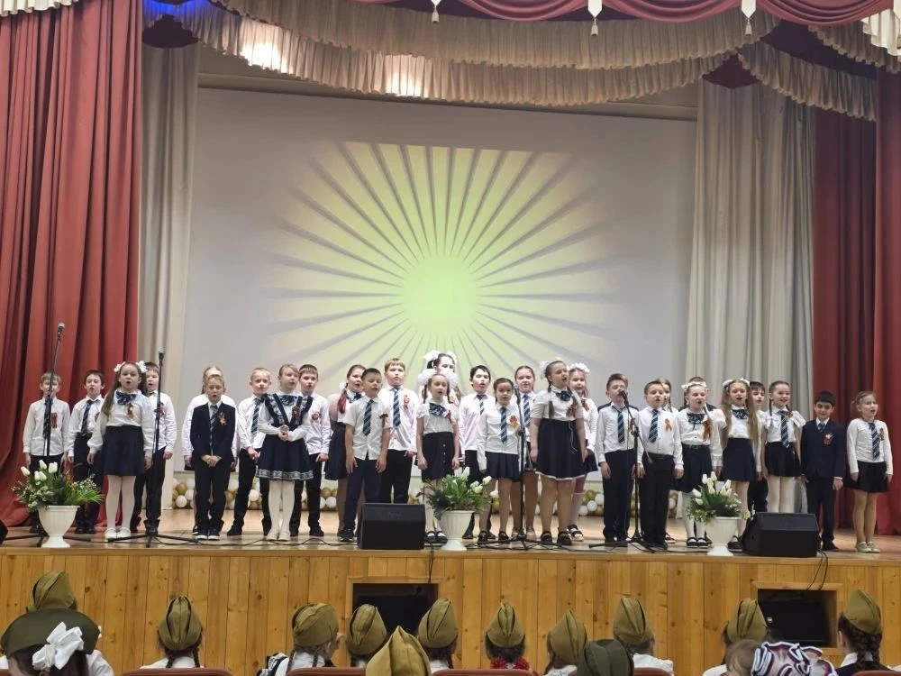 Сегодня на сцене актового зала Бутурлиновской средней общеобразовательной школы прошёл трогательный 