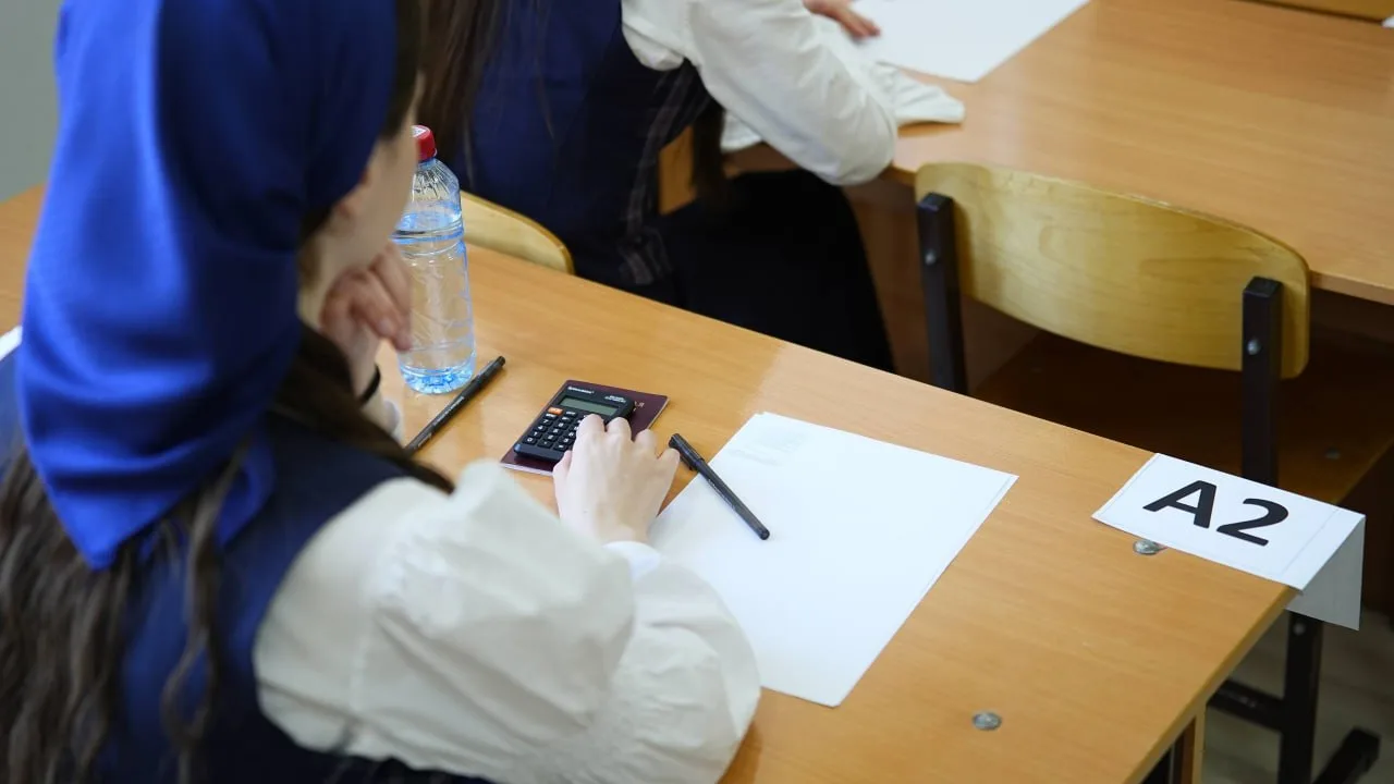 В Чеченской Республике проходит единый государственный экзамен (ЕГЭ) по биологии, географии и иностр
