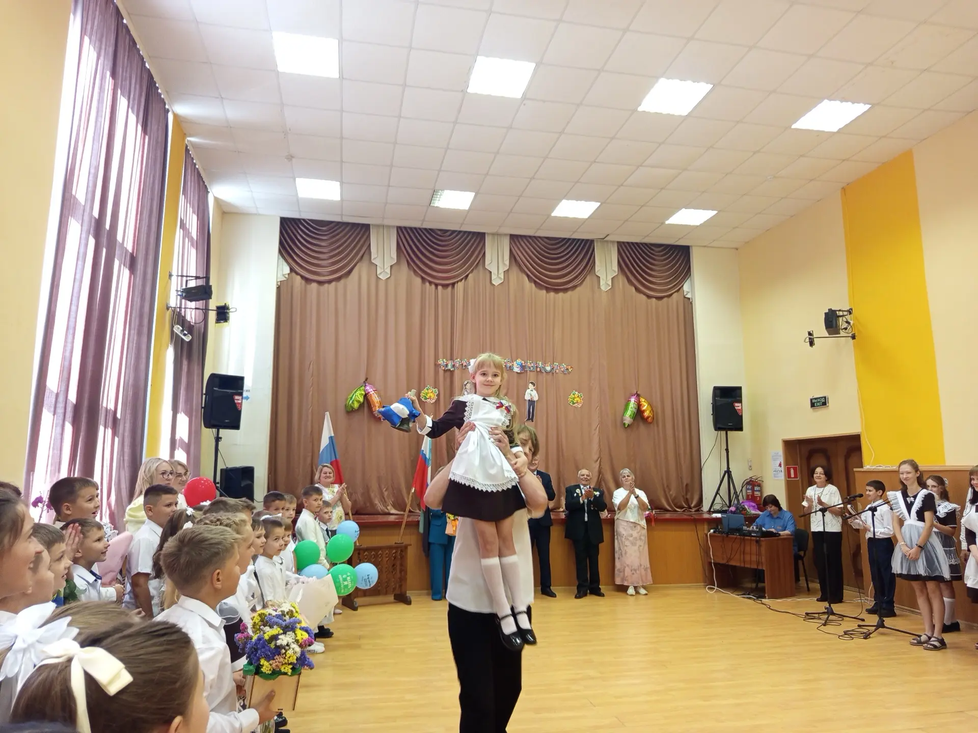 🔔1 сентября в нашей школе прошла торжественная линейка, посвященная Дню знаний.