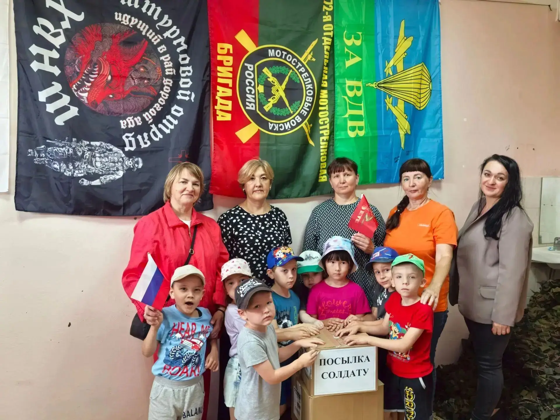 #Мывместе — «Посылка солдату 🪖»

Детский сад «Золотой петушок» вновь принял активное участие в акци