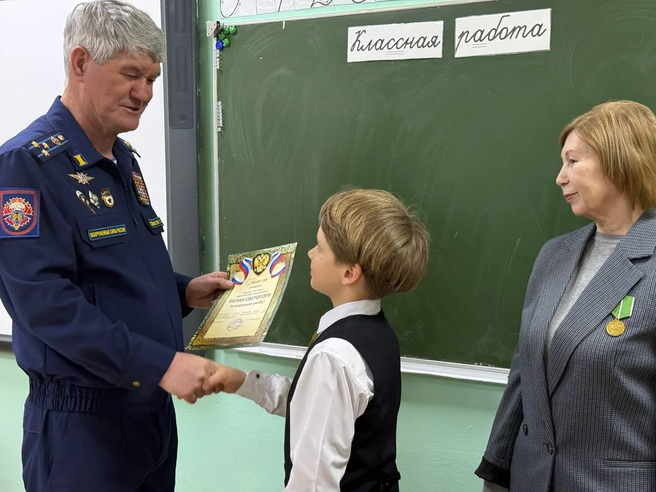 🇷🇺 Урок мужества во 2В классе  📌В нашем 2В классе состоялся важный и трогательный Урок мужества. Поч
