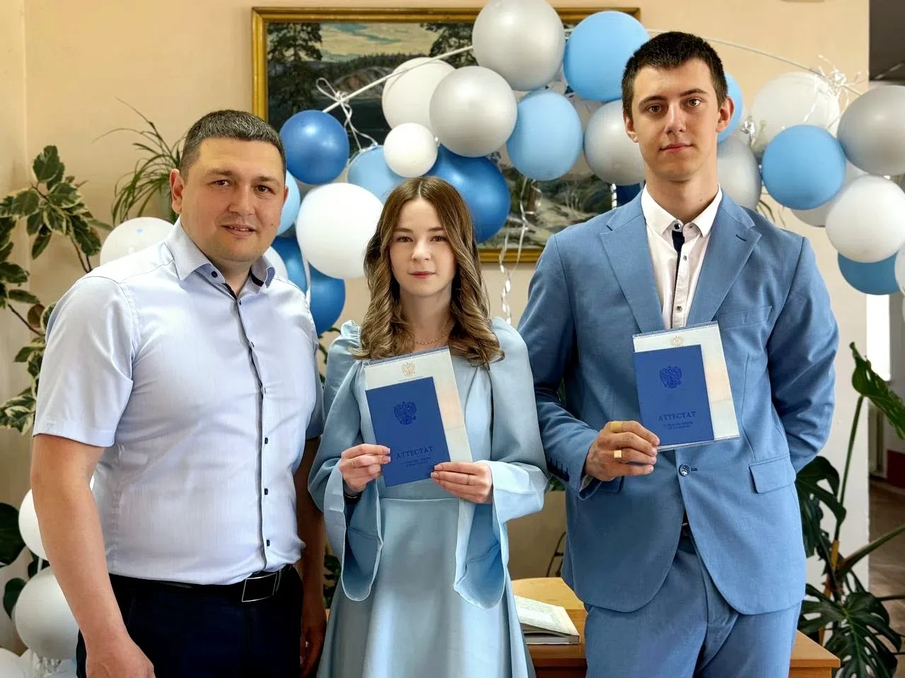 #Выпускной позади, впереди — аттестаты! Зябинская школа провожает своих выпускников!

Ровно месяц на