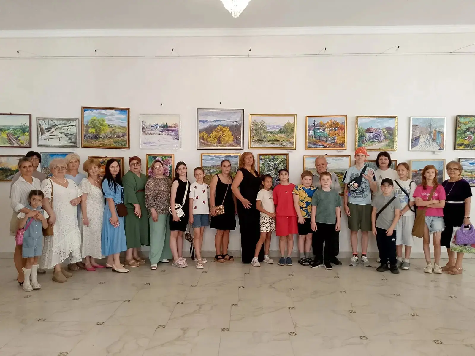В выставочном зале Районного Дворца культуры открылась выставка красносулинской художницы Наталии Се
