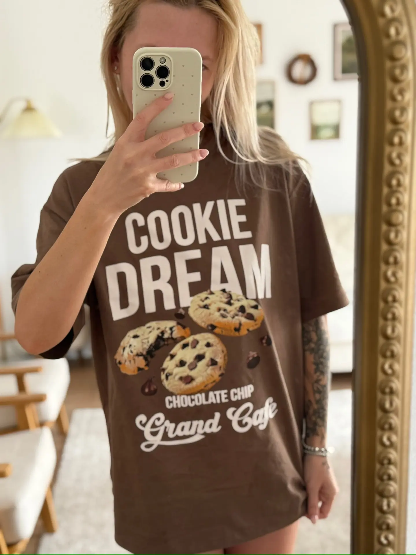 Кстати, внезапно в Глории джинс нашлась такая уютная футболка 🍪🍪🍪
И еще с Верочкой прихватили нем