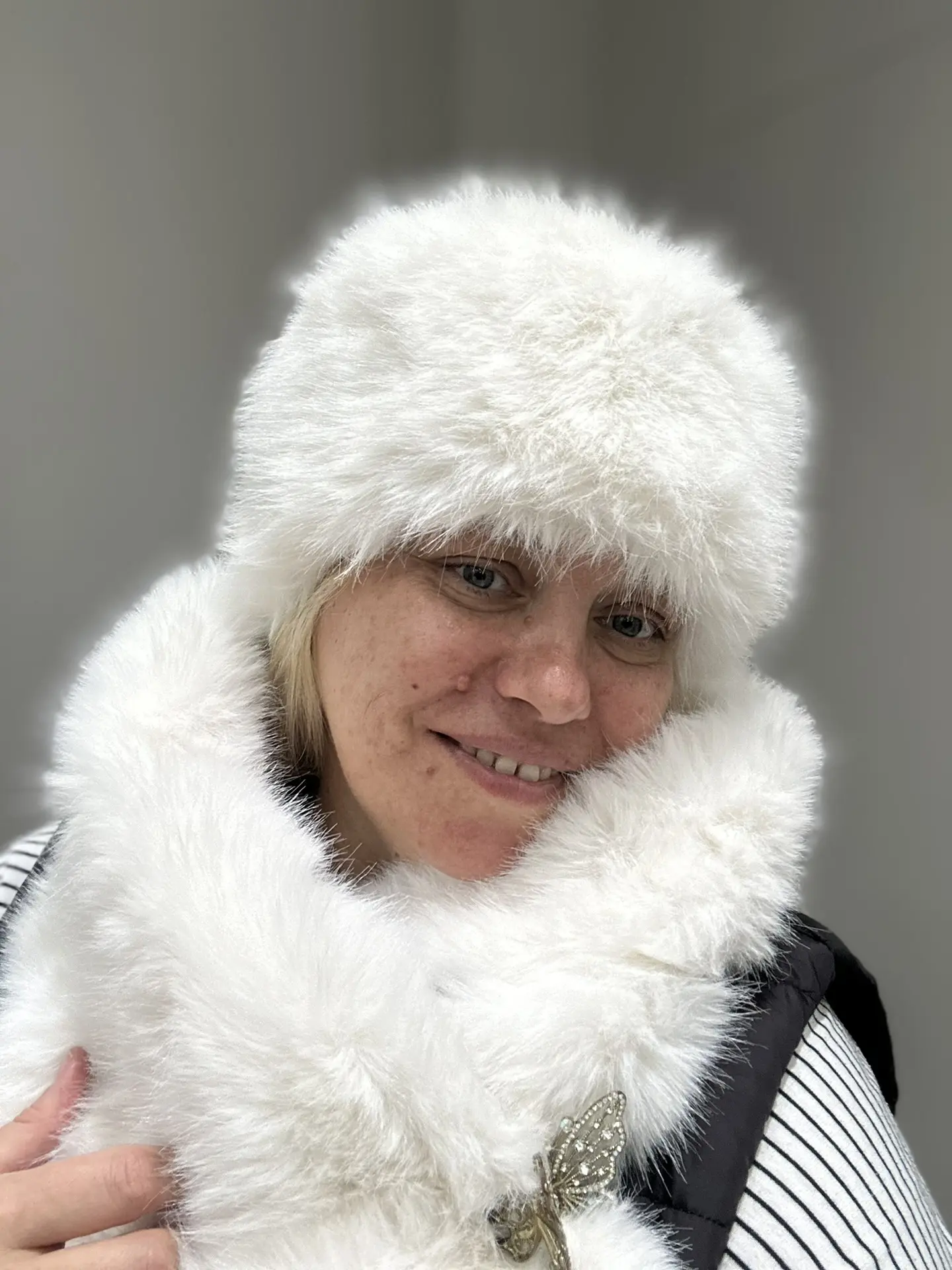 Альберт Николаевич все головные уборы, которые я мерила оценил на «хорошо», даже чепчик...