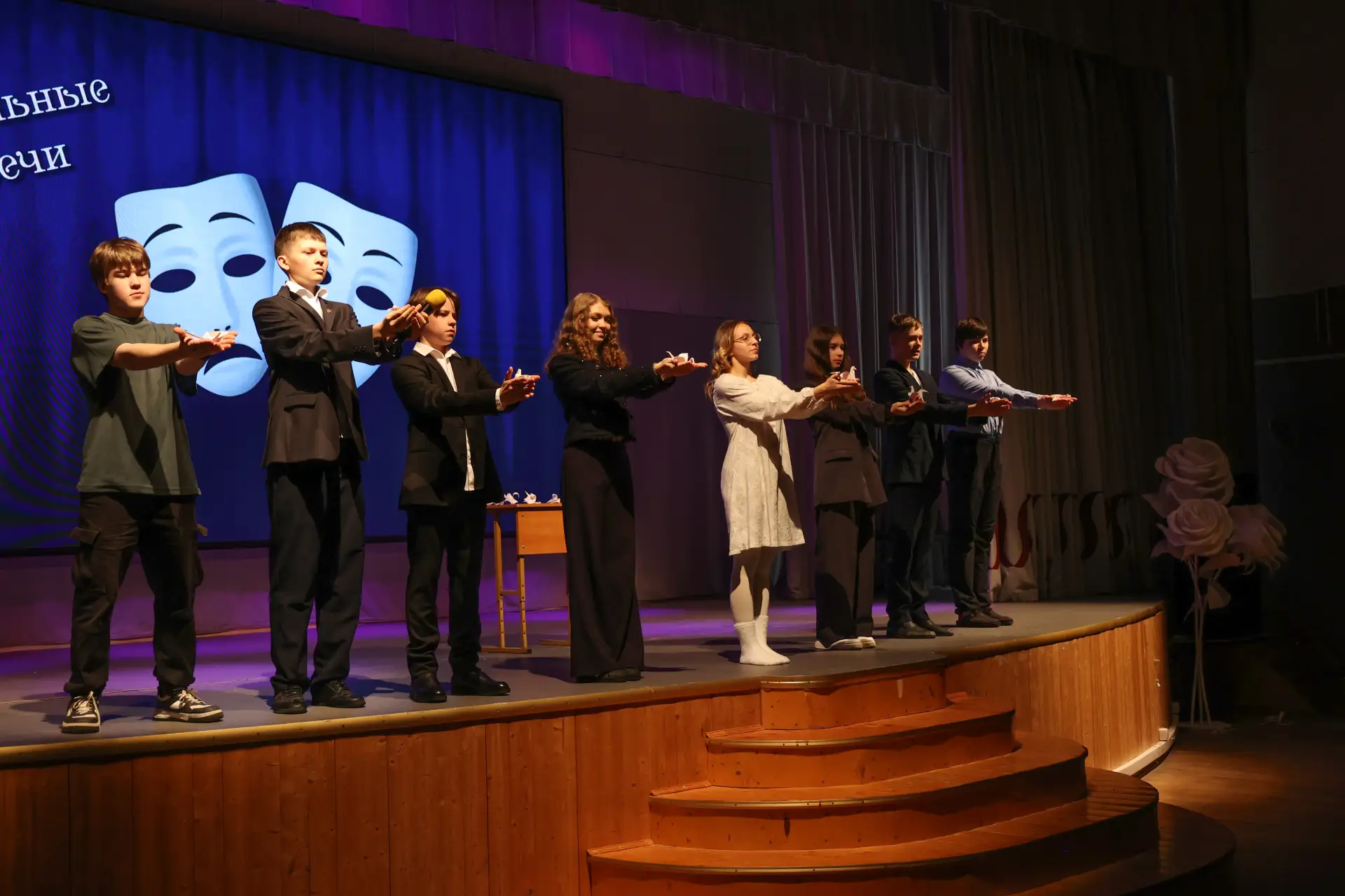 ✨ Сцена, слово и 15 лет вдохновения: творческий вечер в лицах  🎭 В рамках декады искусств в нашем ли