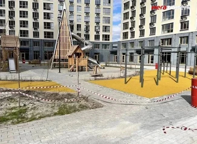 😡 На протечки и затопленный двор жалуются жители нового ЖК в Тюмени