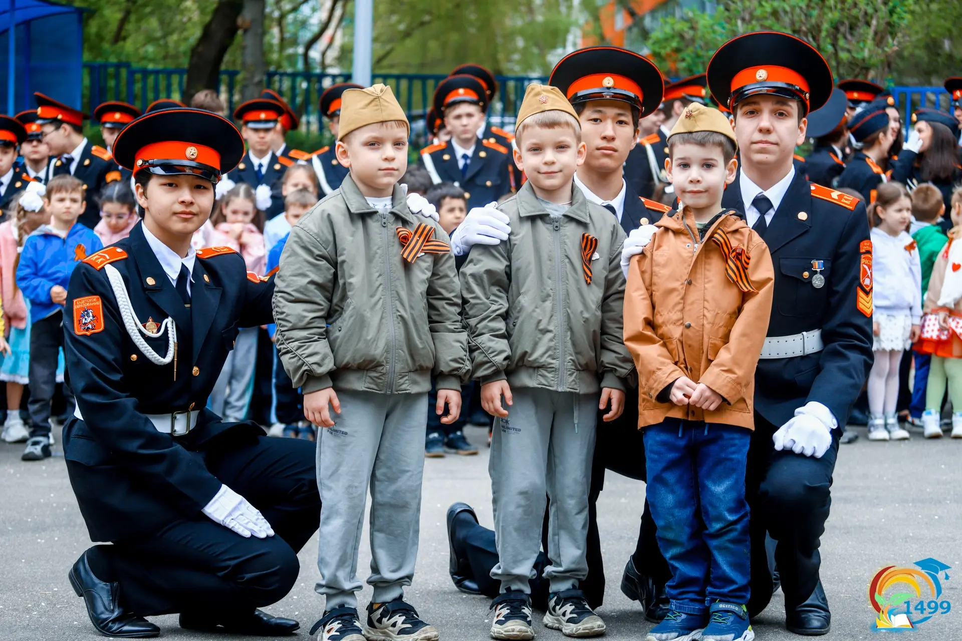 Вчера кадеты поменяли привычные уроки на очень важную миссию — подарить дошколятам праздничное настр