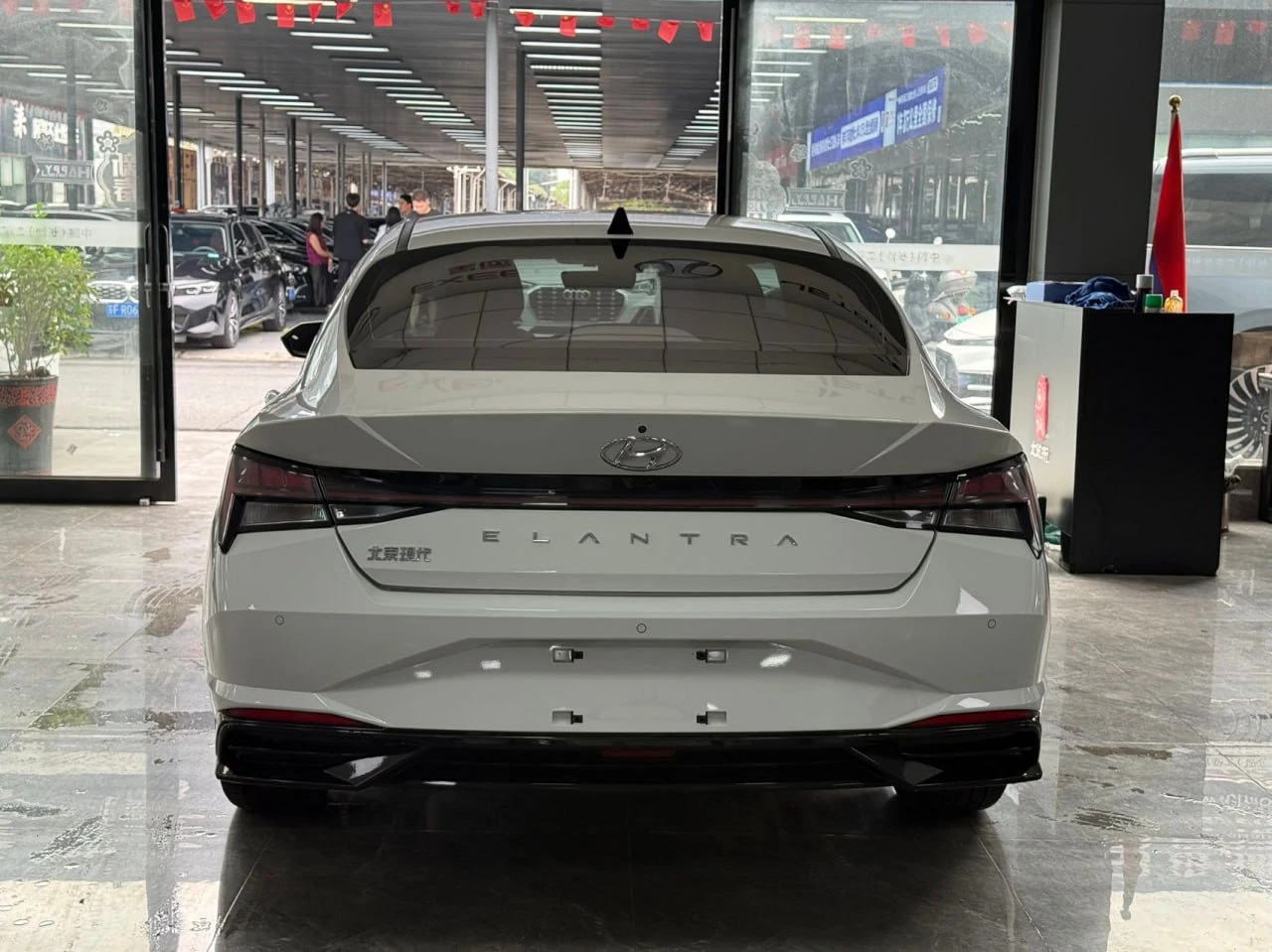 Hyundai Elantra 2022 1.5L CVT LUX Deluxe Edition China VI