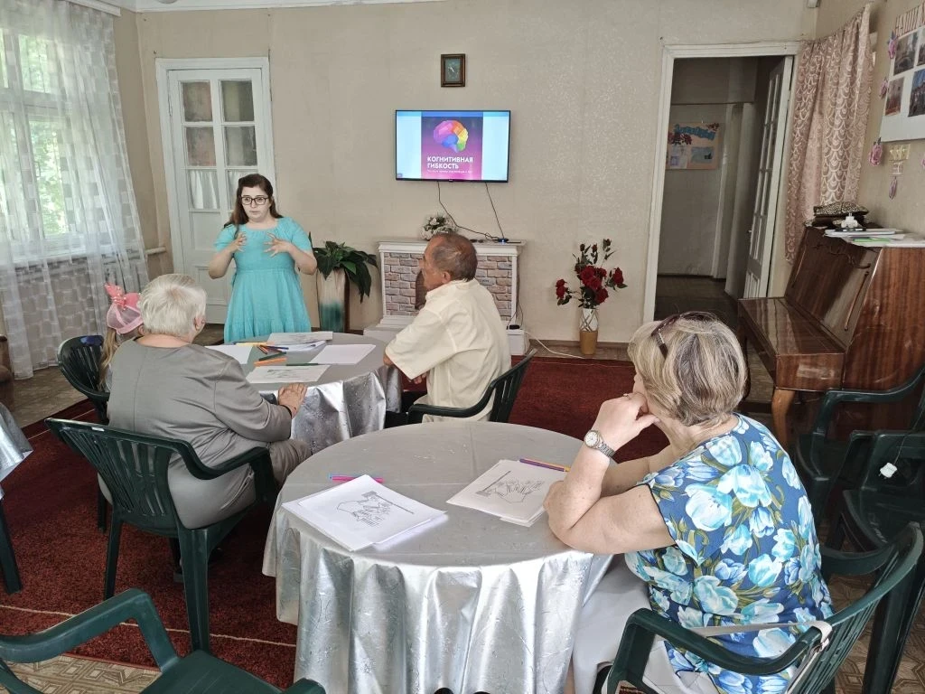 В Центре социального обслуживания населения 10 июня 2026 года подопечные отделения дневного пребыван