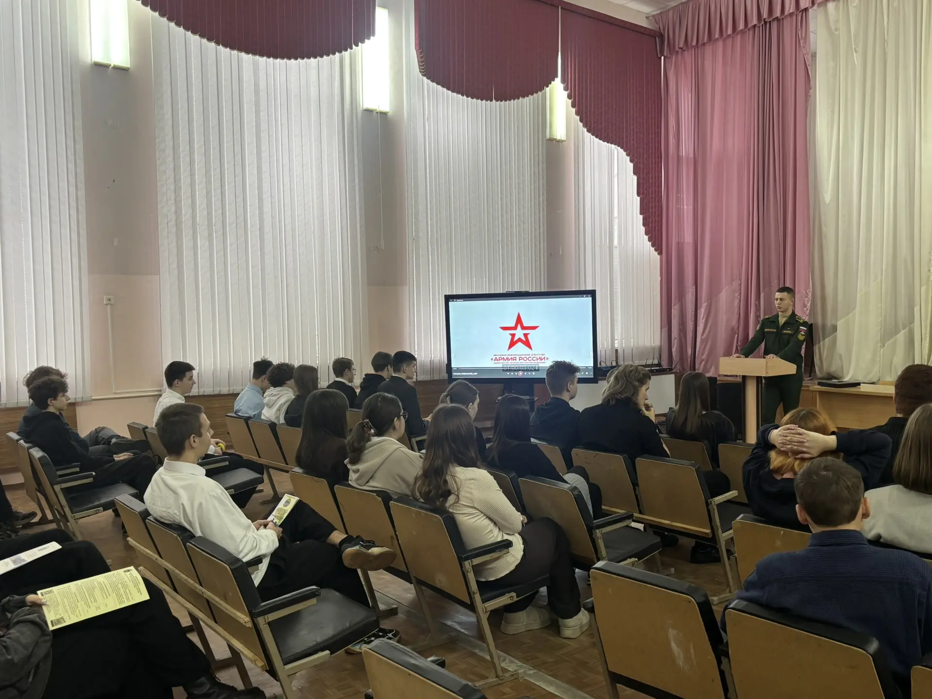Продолжаем встречи с представителями высших военных учебных заведений.  Илья Кирсанов - выпускник Ду