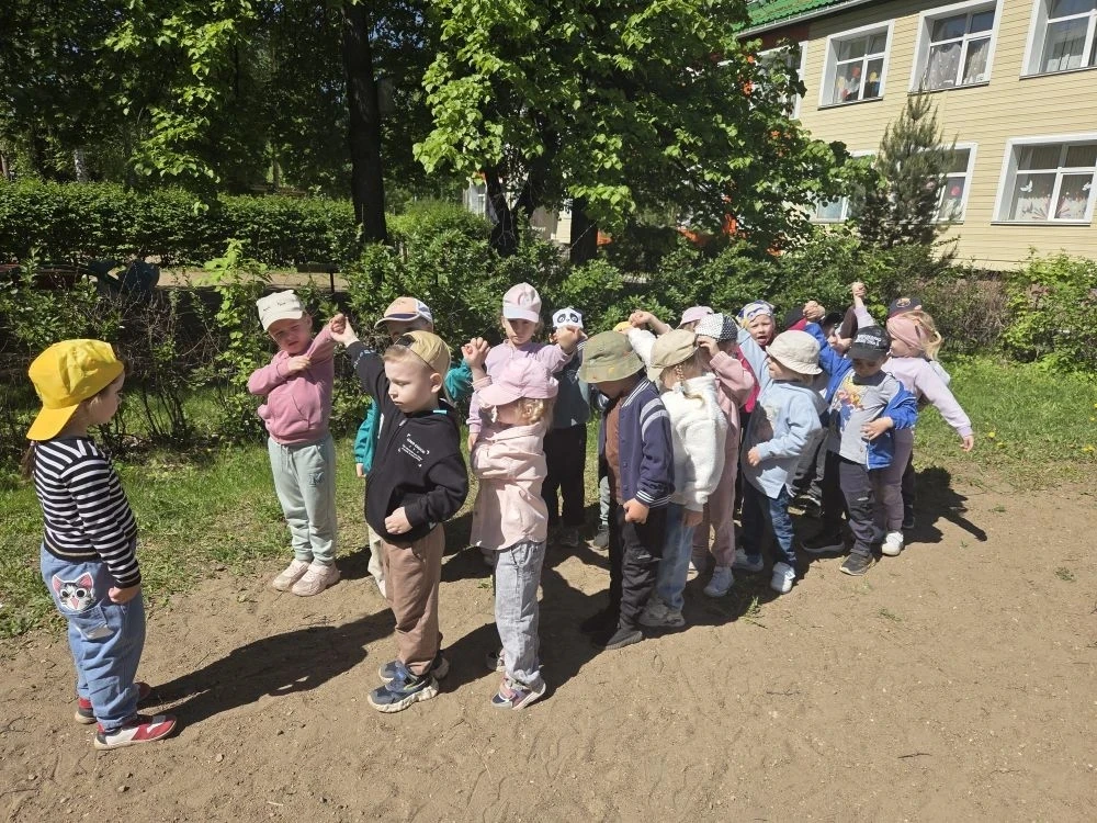Наступают солнечные деньки) Ребята очень ждут прогулок,чтобы побегать и поиграть в подв...
