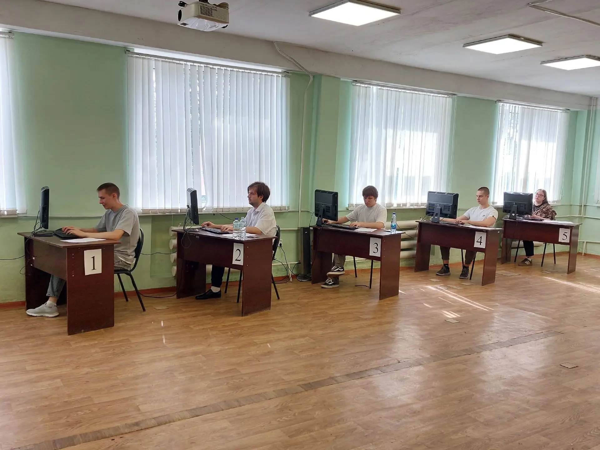 Мы начинаем! Студенты-айтишники приступили к главному испытанию
Сегодня в наших стенах царит особенн