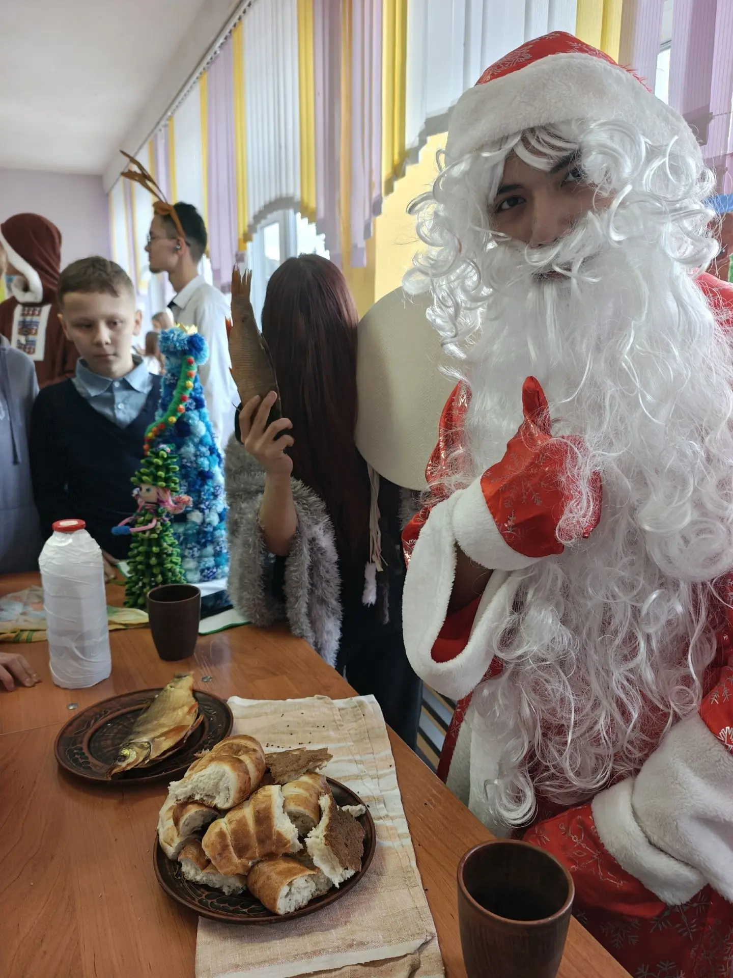 Школа №148 – территория дружбы: Новогодний фестиваль народов России!  Старшая школа превратилась в и
