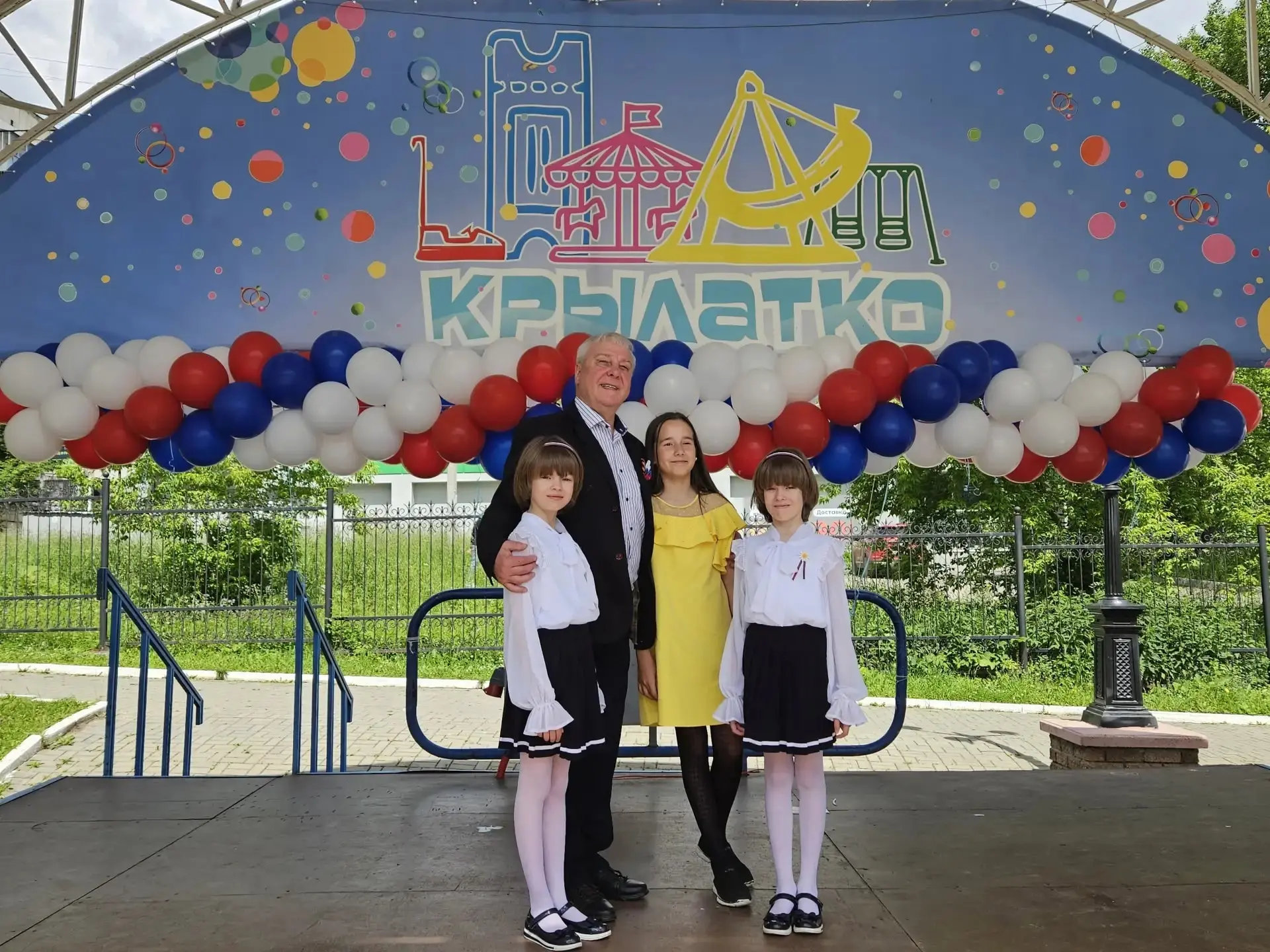 Сегодня, в солнечный праздничный день, в парке культуры и отдыха "Крылатко" прошел концерт, посвящен