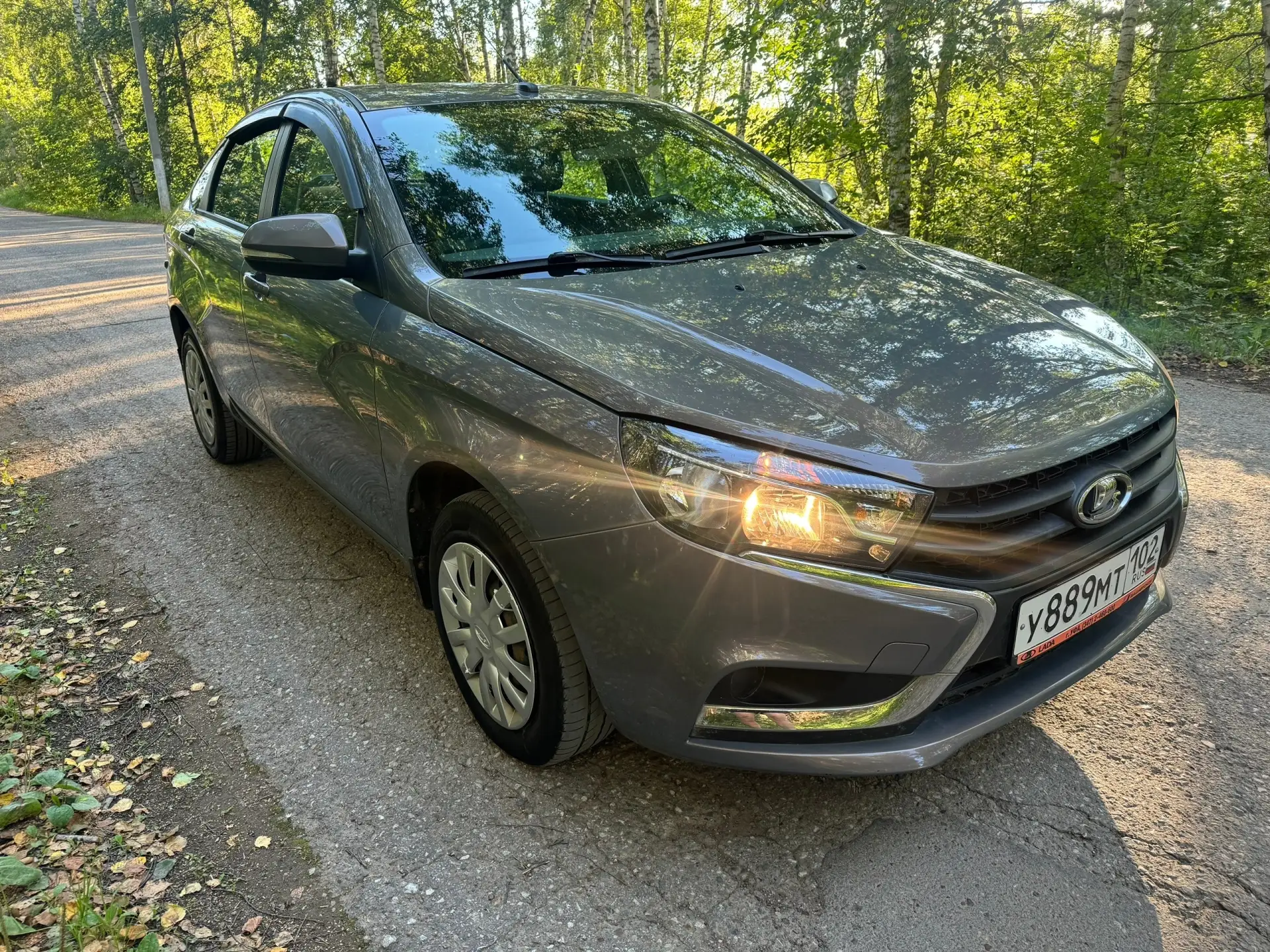 Продам Весту 2017г. 1 собственник. Родной пробег 95300. Гаражное хранение. Состояние но...