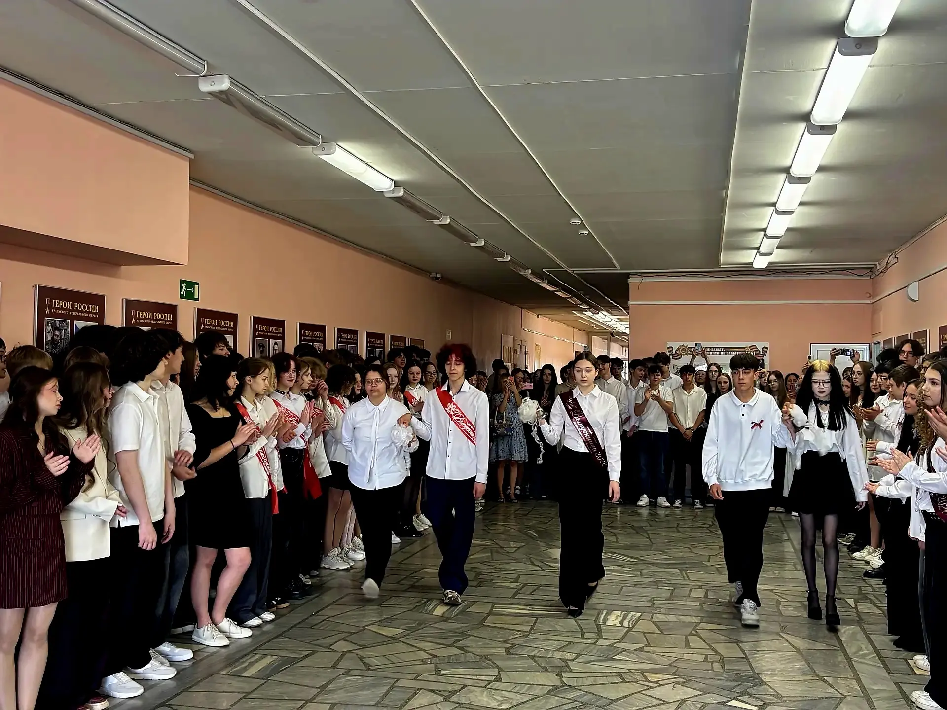 С окончаньем девятого класса! Сегодня прошел  праздник Последнего звонка для обучающихся 9-х классов
