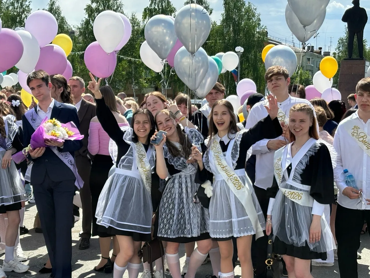 💫 На площади у центра культуры «Современник» сегодня царила неповторимая атмосфера: 23...