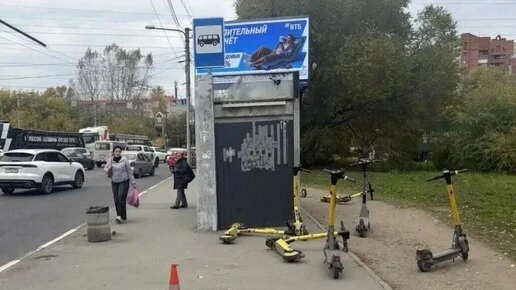 В Новосибирске электросамокатчик сбил 14-летнюю школьницу на тротуаре