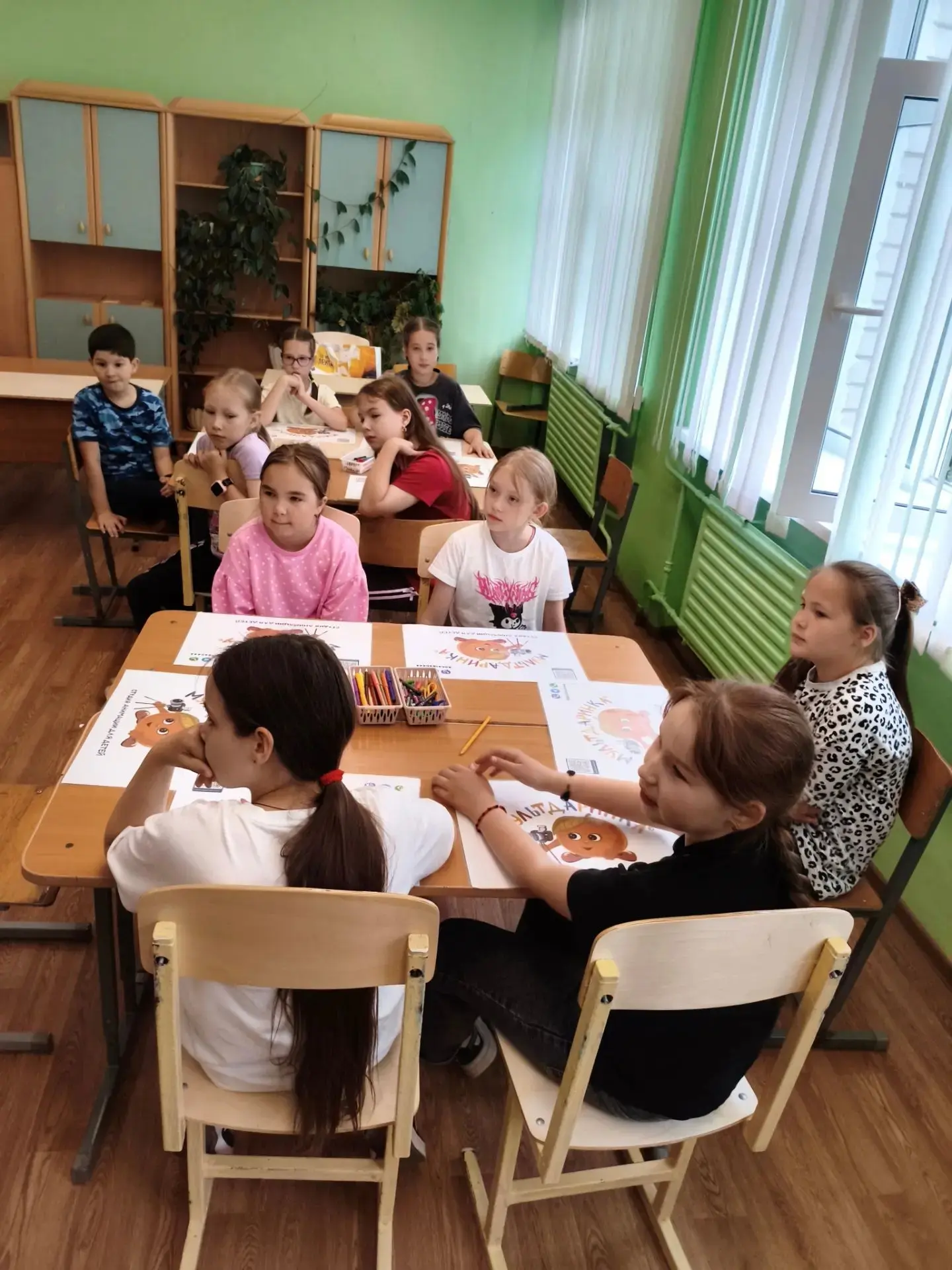 🗓 Новый день в лагере начался с важного события — утренней линейки, посвящённой Дню памяти и скорби