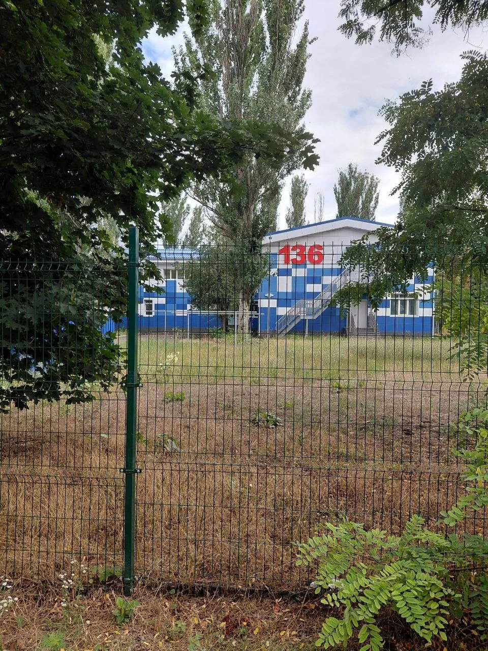 Жители Мариуполя пожаловались на пустующий после ремонта детский сад №136.

По словам местных жителе