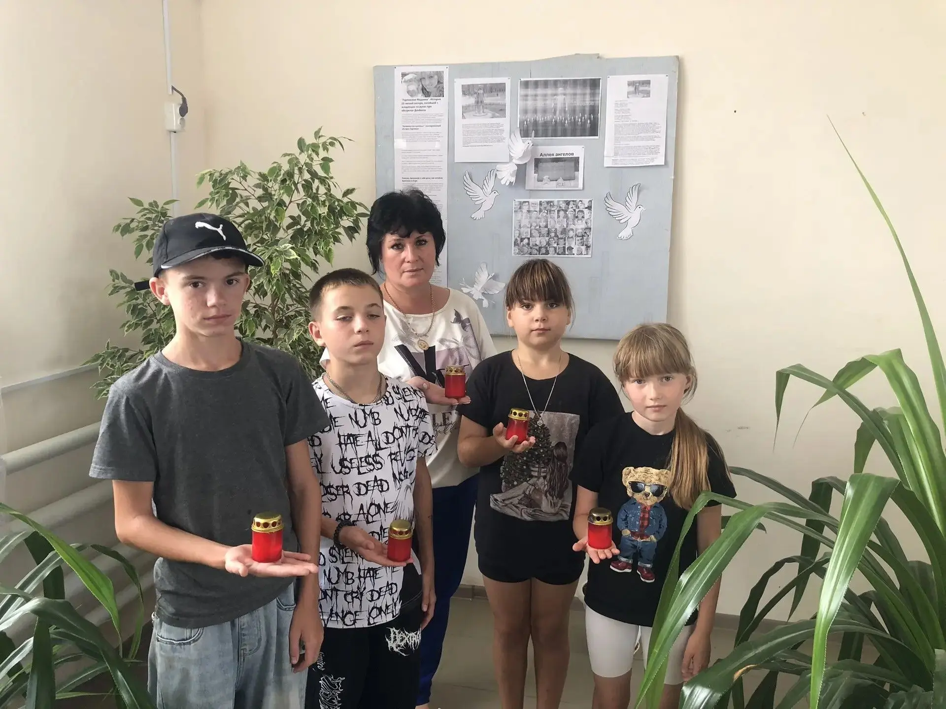 27 июля в Доме культуры  села Просянка прошел час памяти "Белые ангелы Донбасса".
В ходе мероприятия