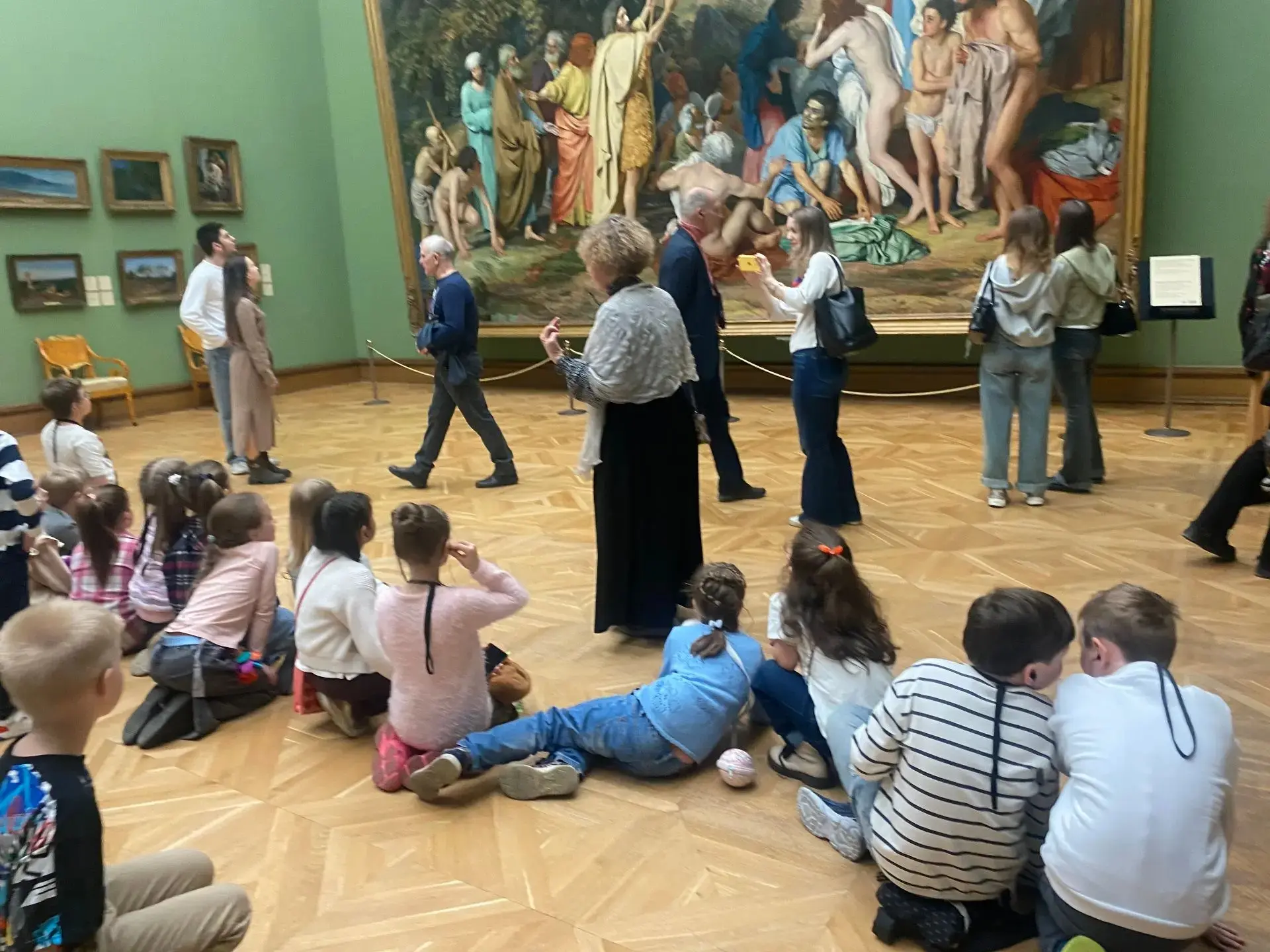 Москва и москвичи  Ученики 1-В класса посетили Третьяковскую галерею.   Экскурсия "Смотри сердцем" о
