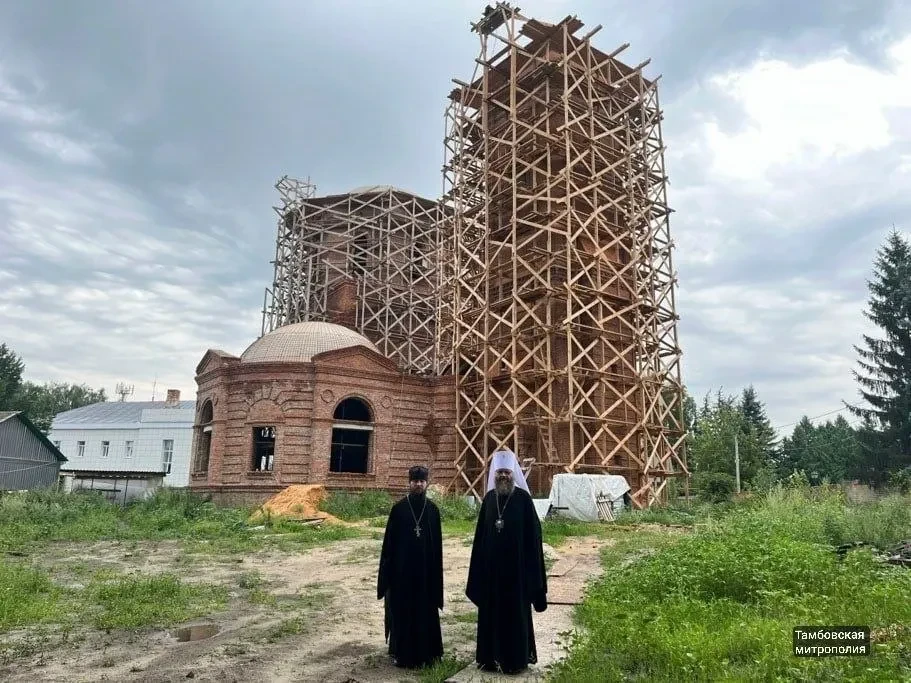 🏗️ Восстановление Знаменского храма продолжается в Тамбовской области

Накануне ход работ проинспек