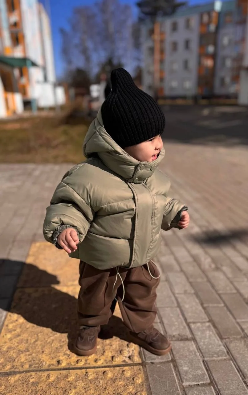 Прекрасный малышок в куртке из капсулы выше ✨