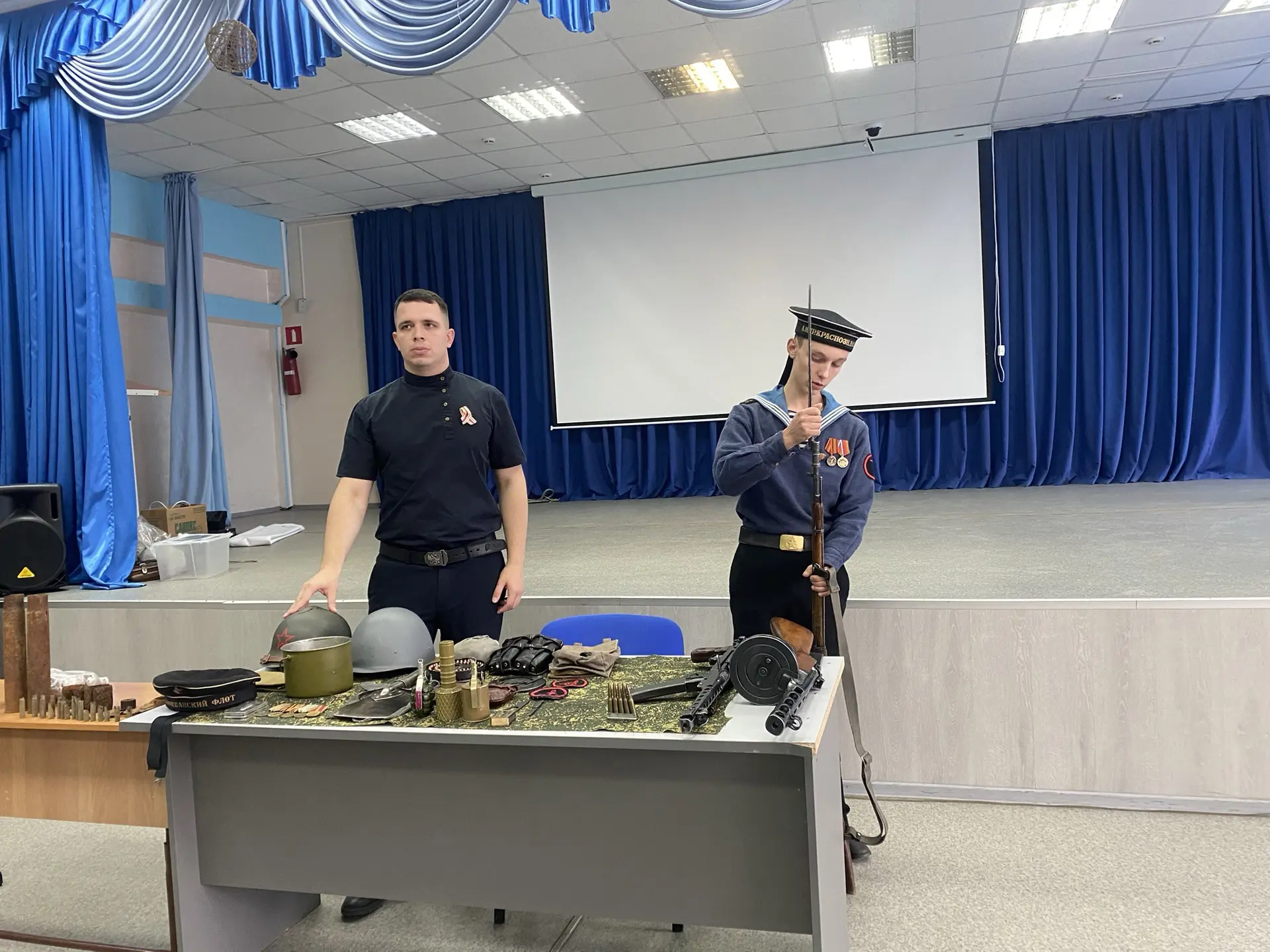 Сегодня, в преддверии Дня Победы над милитаристской Японией, в актовом зале нашей школы...