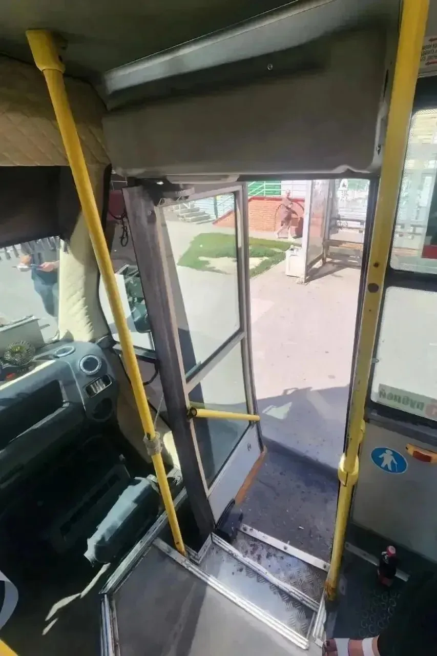 🚨Девушка осталась без пальца, зацепившись кольцом за саморез в автобусе