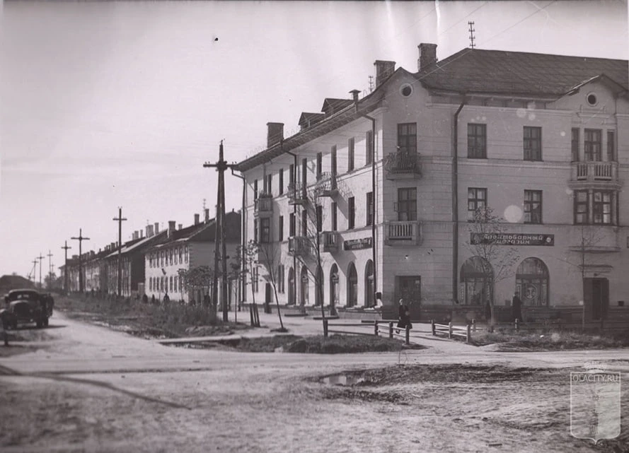 📸 Перекрёсток улиц Зарубина и Ворошилова (с 1957 года – улица Машиностроителей)